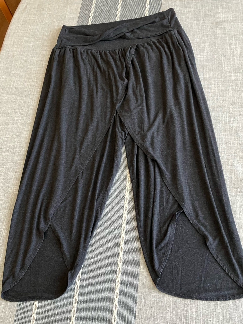Athleta split leg cropped harem pants, charcoal gray size 1X